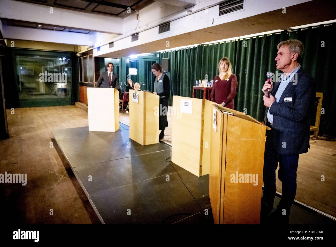 ROTTERDAM - Rosanne Hertzberger NSC, Anne-Lise Olsthoorn D66 e Theo Coskun SP durante il dibattito elettorale presso la società RSC/RVSV. I politici discutono tra loro presso l'associazione studentesca su vari argomenti. ANP ROBIN UTRECHT paesi bassi fuori - belgio fuori Foto Stock