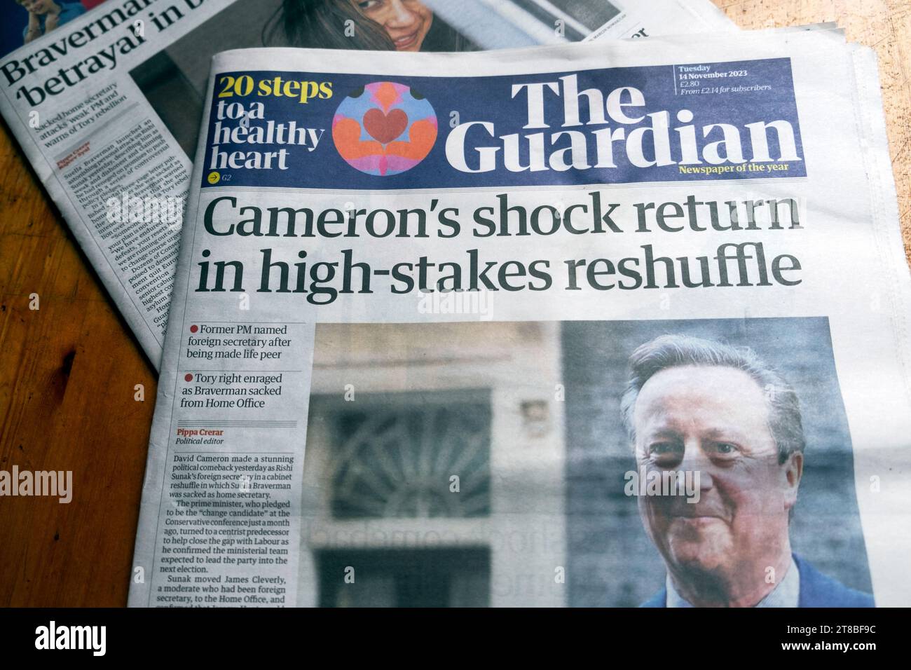 David 'Cameron's shock Return in high-Sakes Reshuffle' quotidiano Guardian headline front page Cabinet Appointments articolo 14 novembre 2023 Regno Unito Foto Stock