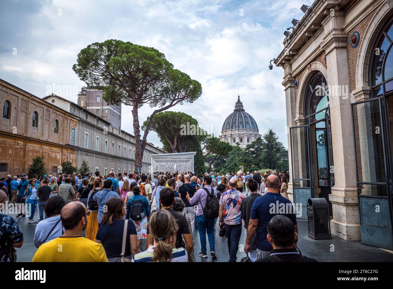 I Musei Vaticani di Roma sono un'enorme folla di turisti Foto Stock