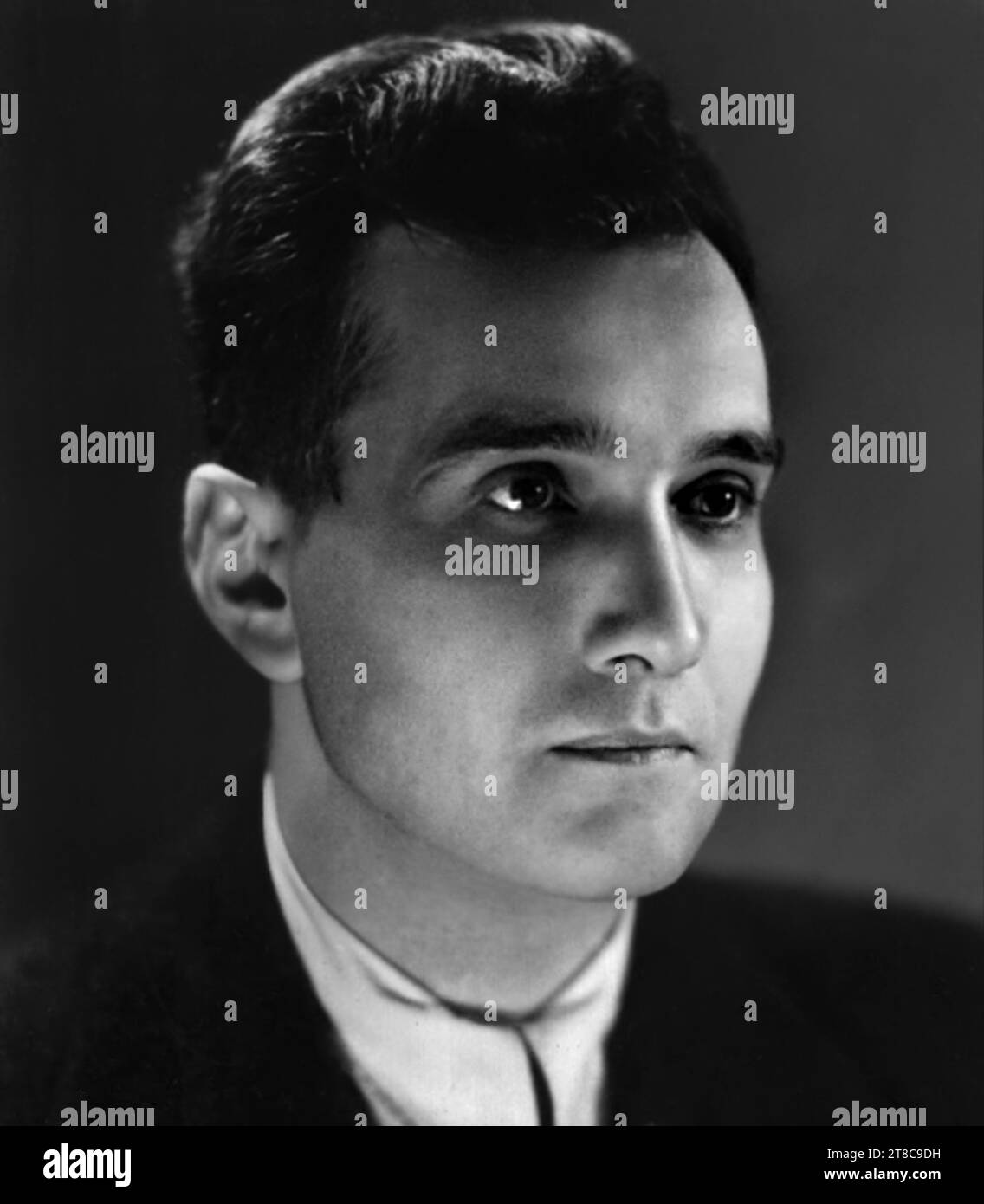 1935 c., ITALIA : il celebre architetto italiano GIUSEPPE TERRAGNI ( 1904 - 1943 ) . Fotografo sconosciuto . - ARTE - ARCHITETTO - ARCHITETTURA RAZIONALE - ARCHITETTURA RAZIONALE - ARTI - RITRATTO - MODERNISMO - RAZIONALISIMO ITALIANO - RAZIONALISMO ITALIANO - MODERNO - GRUPPO 7 - STORIA - FOTO STORICHE - ANNI TRENTA - ANNI TRENTA - ANNI '1930 - '30 - '30 -- ARCHIVIO GBB Foto Stock