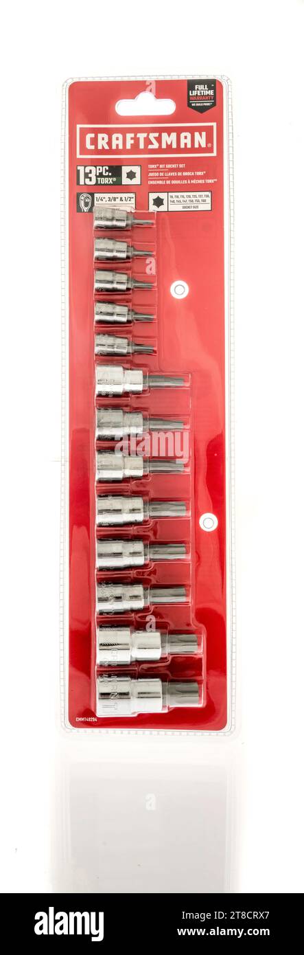 Winneconne, WI - 28 ottobre 2023: Un pacchetto di utensili per set di punte Torx Craftsman su sfondo isolato Foto Stock