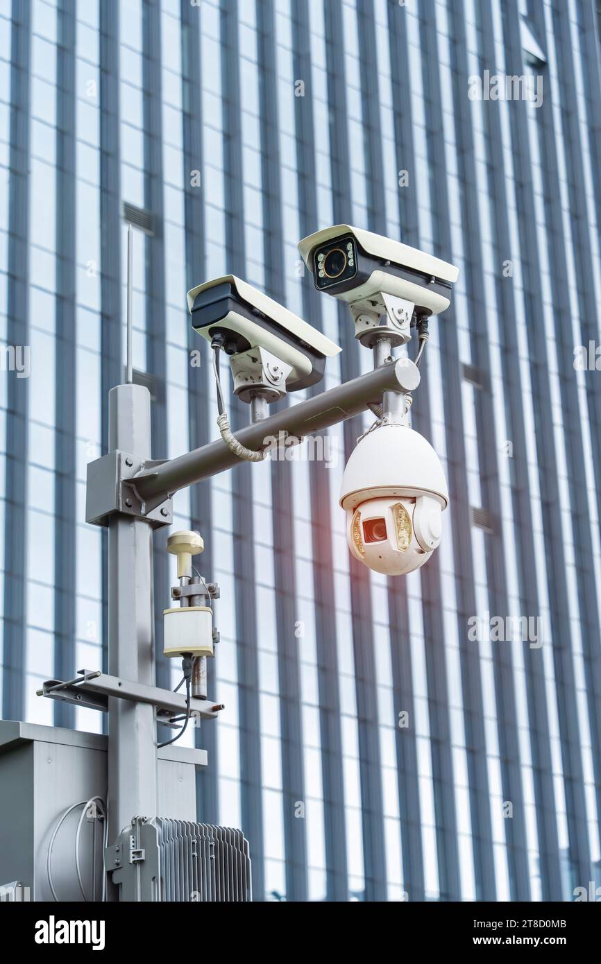videocamera di sicurezza registra video con l'edificio Foto Stock