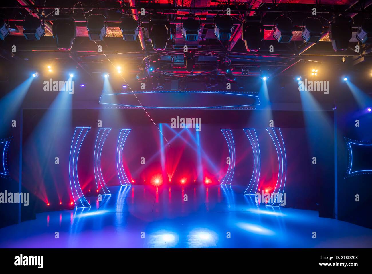 Empty illuminated disco dance floor immagini e fotografie stock ad alta  risoluzione - Alamy