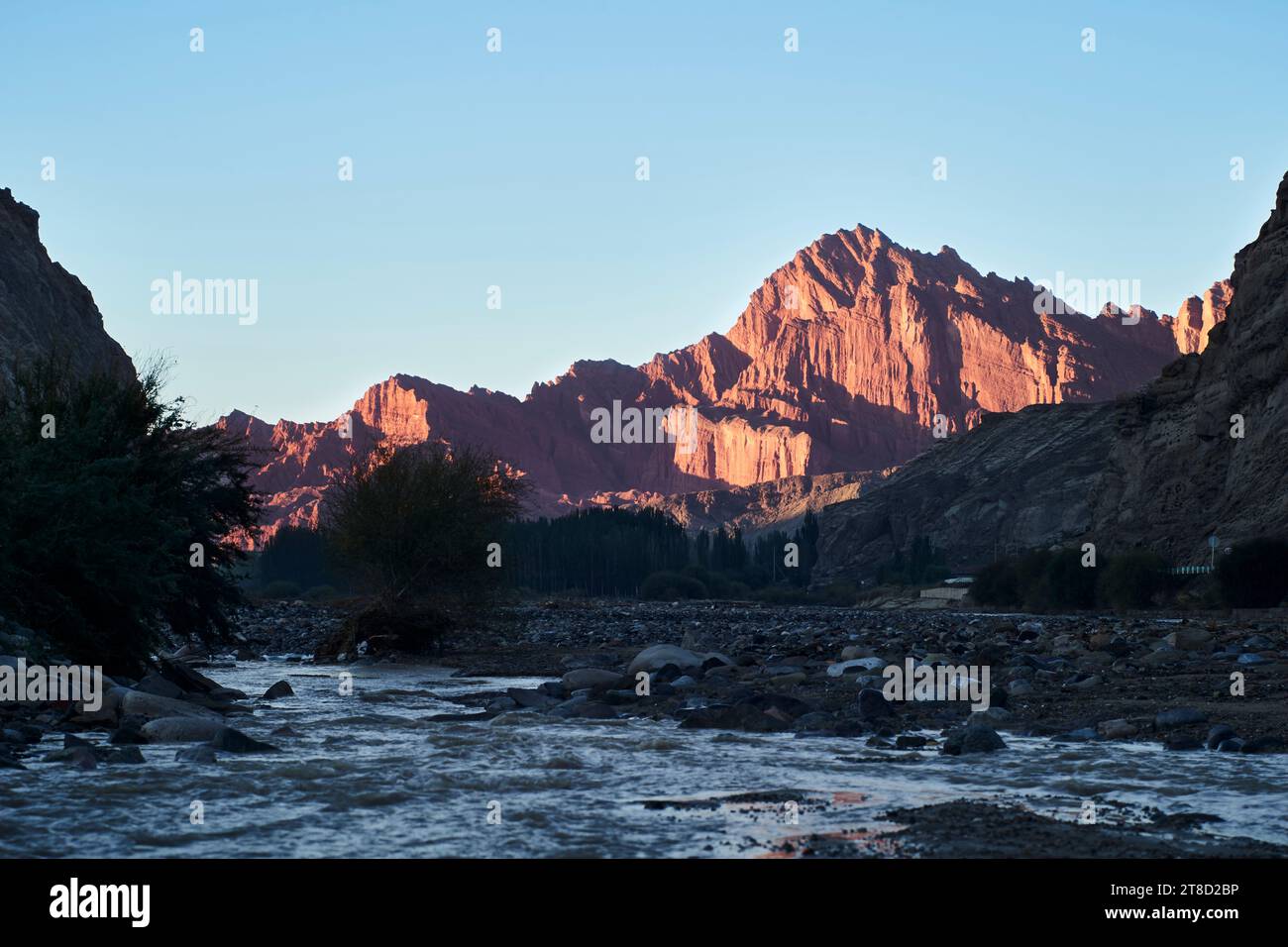 Splendida alba al misterioso Grand Canyon di Tianshan, Xinjiang, Cina Foto Stock