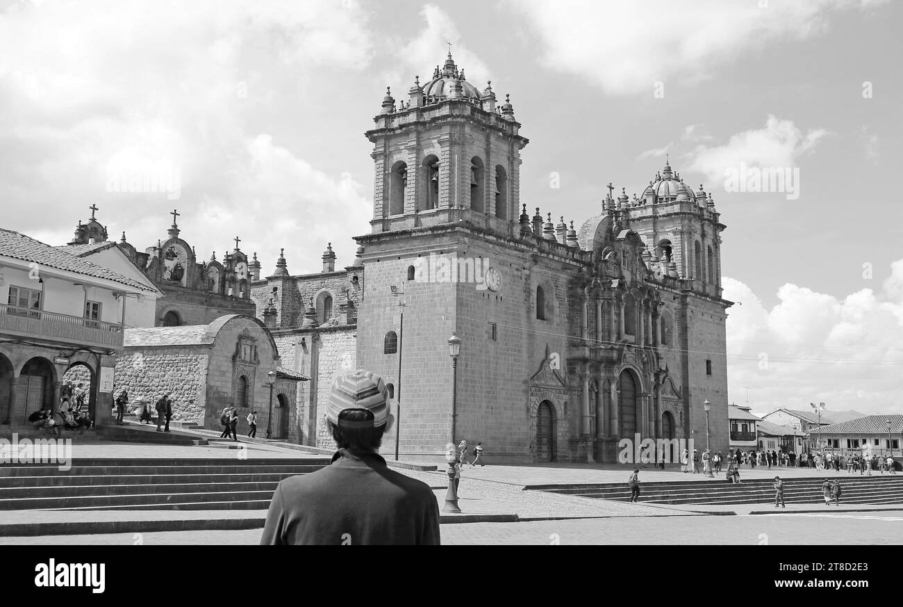 Basilica Cattedrale dell'assunzione della Vergine o Cattedrale di Cusco in Plaza de Armas, Cuzco, Perù, Sud America in monocromo Foto Stock