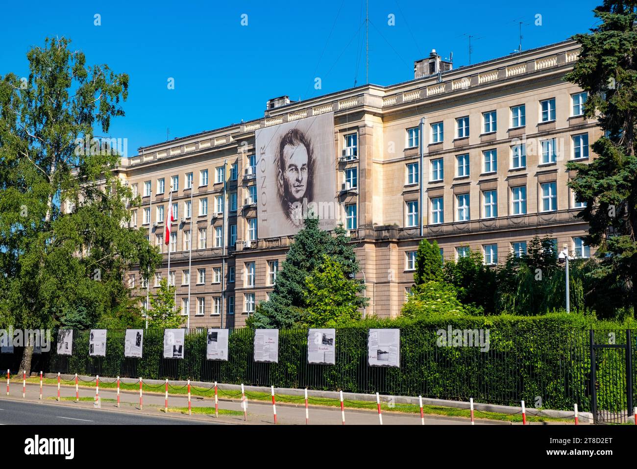 Varsavia, Polonia - 22 giugno 2021: Edificio MSW dell'Agenzia di sicurezza interna ABW e del Ministero degli affari interni in via Rakowiecka nel distretto di Mokotow Foto Stock