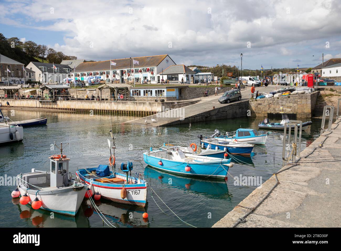 Porthleven Cornwall, una città della Cornovaglia con il porto di pescatori più meridionale della Gran Bretagna, Cornovaglia, Inghilterra, Regno Unito, 2023 Foto Stock