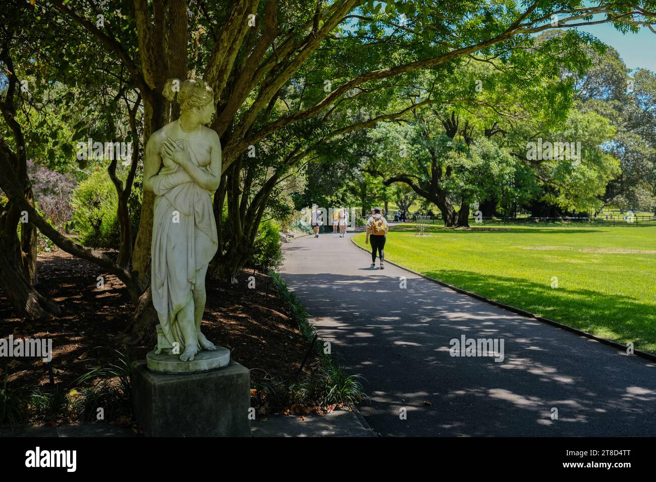 Sydney, nuovo Galles del Sud, Australia - 11 ottobre 2022: Replica in marmo della statua di Venere Italica in una mattinata di sole ai Giardini Botanici Foto Stock