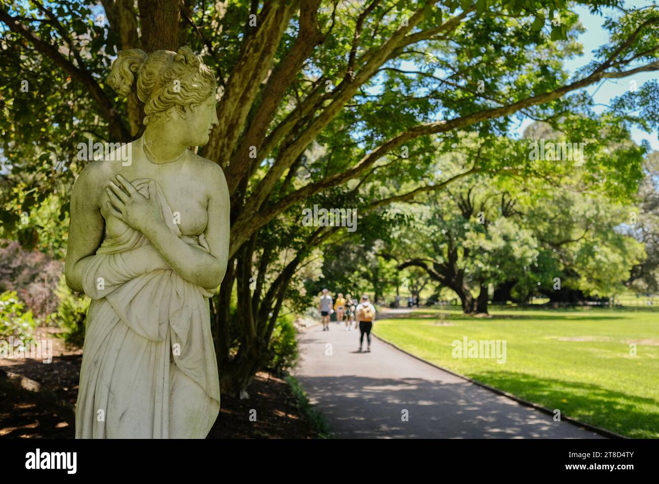 Sydney, nuovo Galles del Sud, Australia - 11 ottobre 2022: Replica in marmo della statua di Venere Italica in una mattinata di sole ai Giardini Botanici Foto Stock