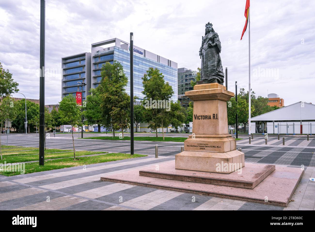 Adelaide, Australia meridionale, Australia - Statua della Regina Vittoria a Victoria Square Foto Stock