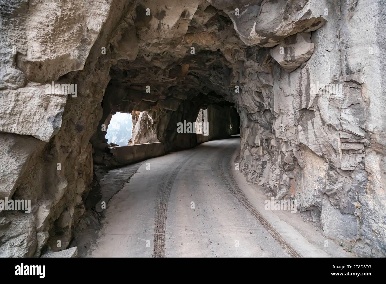 Autostrada del muro di Guoliang sulla scogliera, contea di Hui, provincia di Henan, Cina Foto Stock