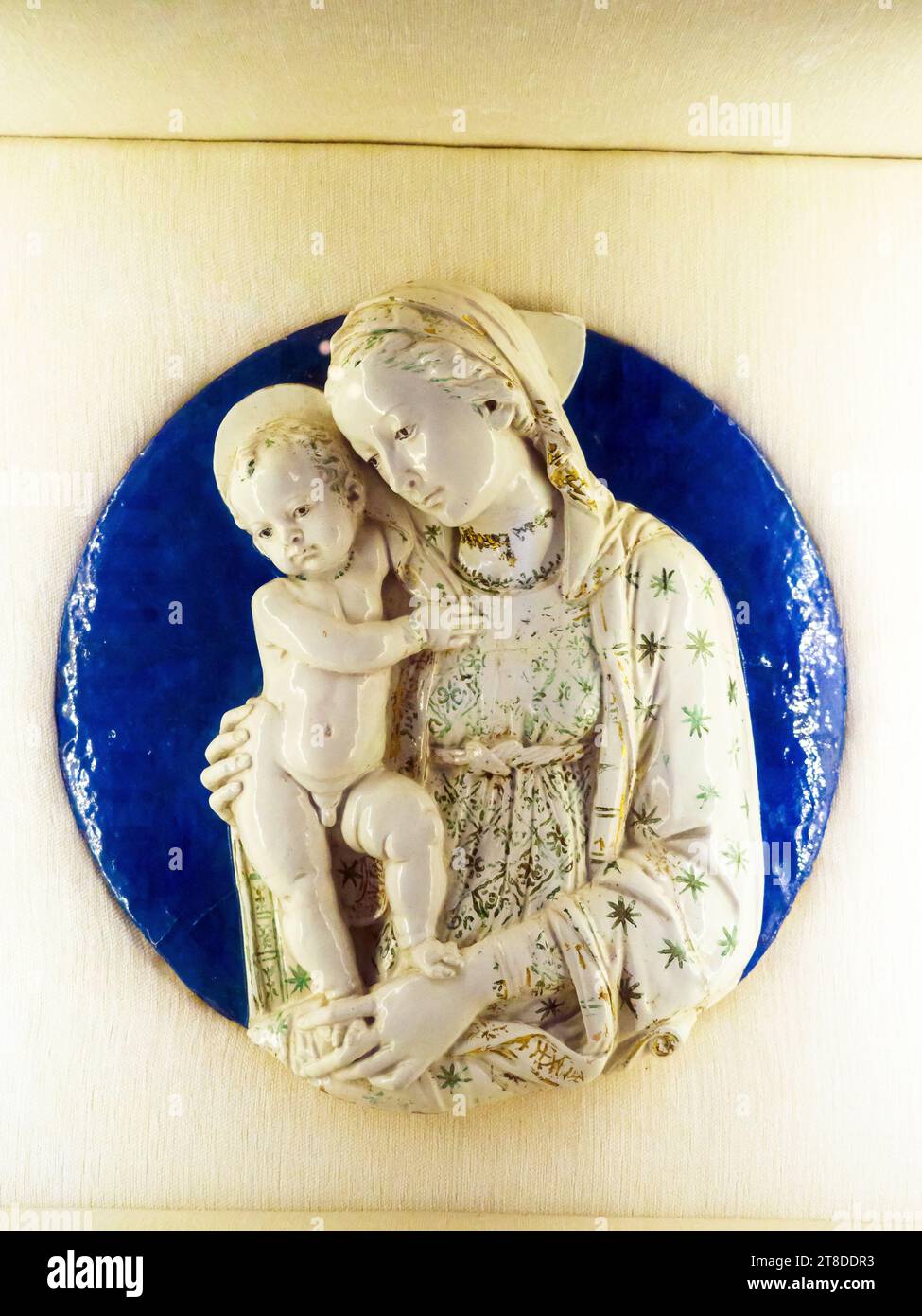 Madonna col bambino di Andrea della Robbis , teracotta smaltata, 1485-1490 - Museo Diocesiano di Monreale - Palermo, Italia Foto Stock