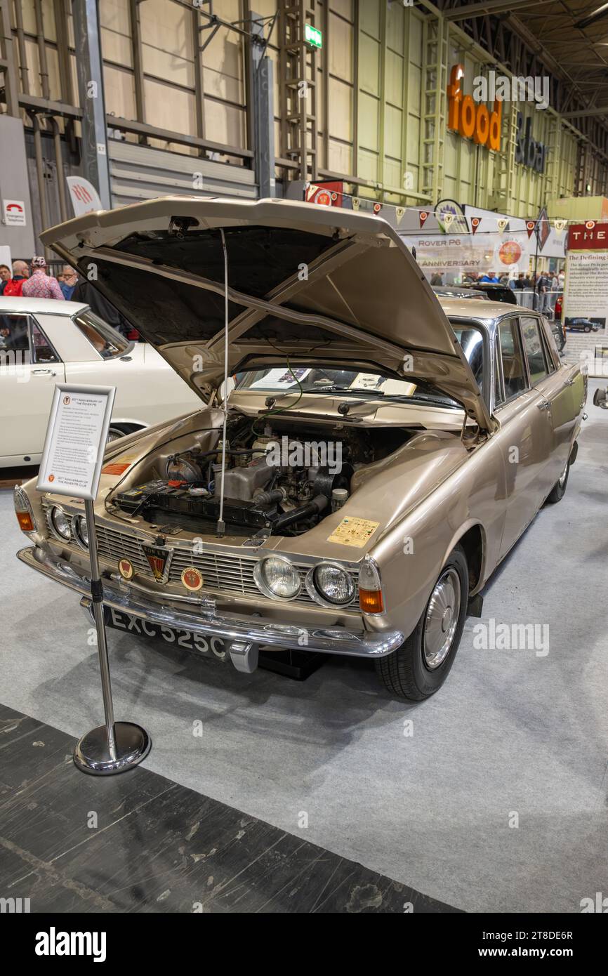 La storica Gold Rover 2000 apparsa al Salone dell'automobile di Earls Court del 1963 ed è stata utilizzata come vettura di lancio per la P6, Classic Car Show, NEC, Birmingham Foto Stock