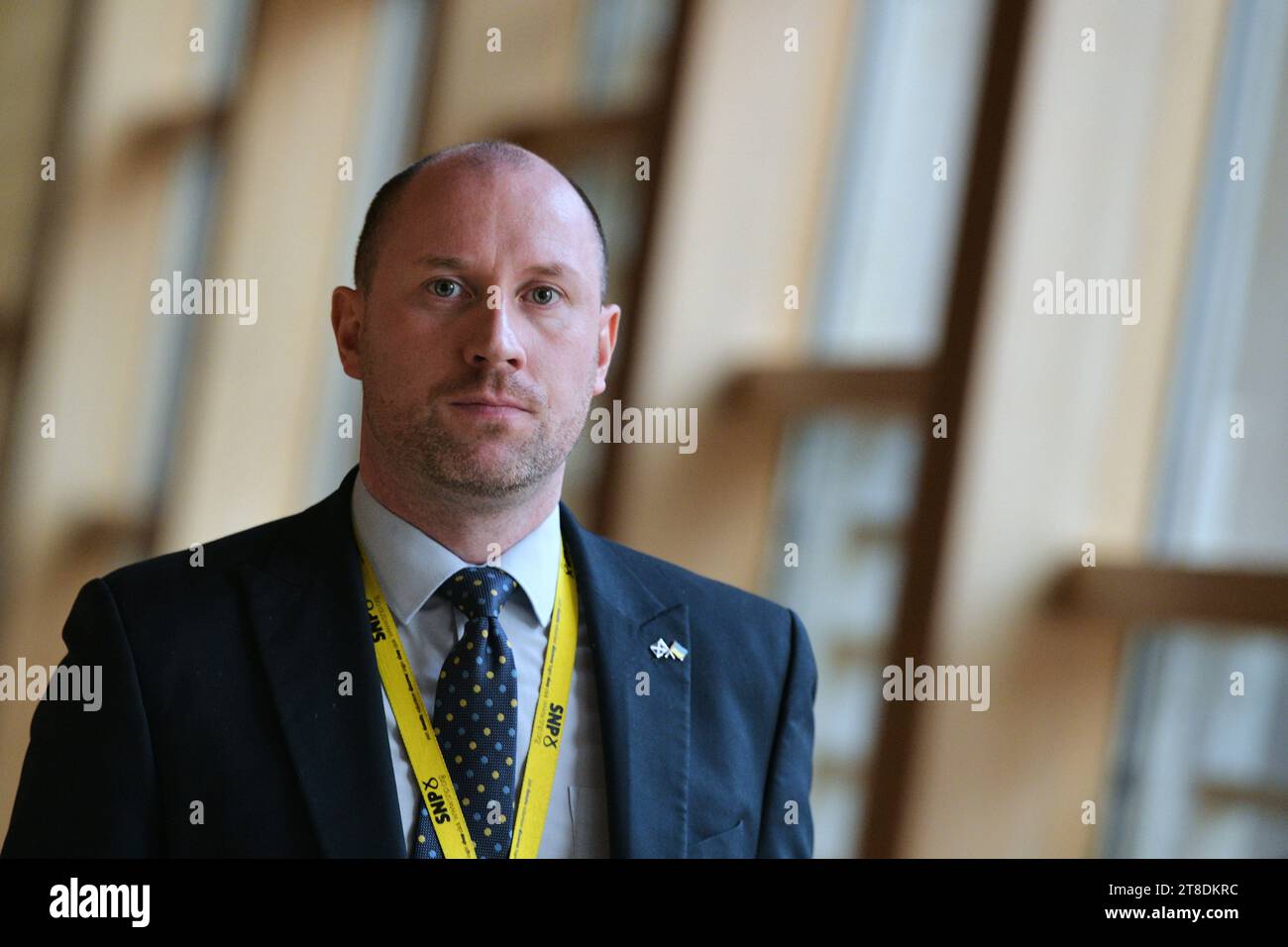 Edimburgo Scozia, Regno Unito 16 novembre 2023. Segretario di gabinetto per l'economia del benessere, il lavoro equo e l'energia Neil Gray MSP al Parlamento scozzese. credi Foto Stock