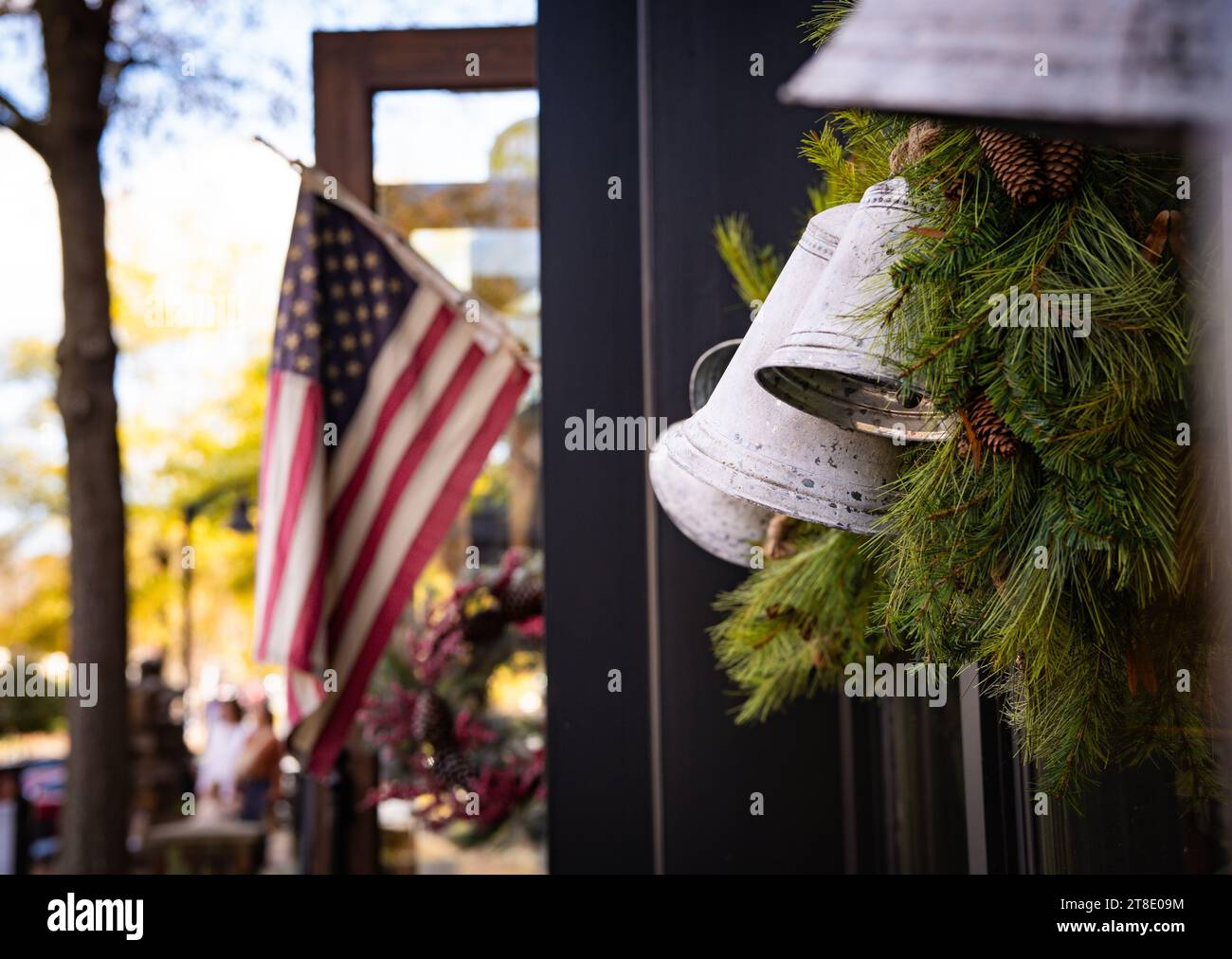 Negozi all'aperto con decorazioni natalizie Foto Stock