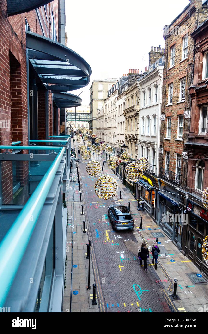 Vista di Villiers Street da un passaggio pedonale di Embankment Place, Londra, Inghilterra Foto Stock