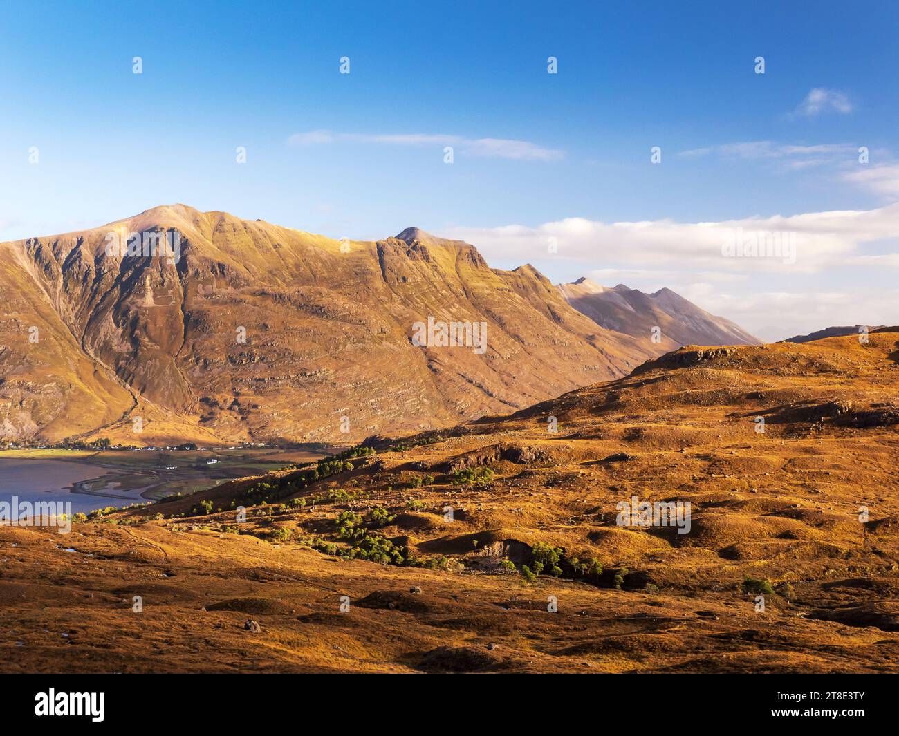 Liathach e Beinn Eighe da Beinn Damh, Torridon, Scozia, Regno Unito. Foto Stock