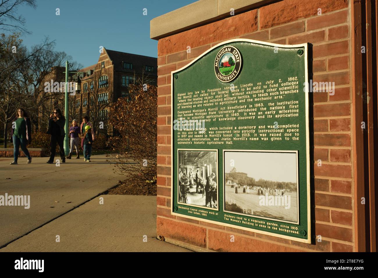 Un segno storico che descrive la fondazione della Michigan State University, il Morrill Act e il Women's Building, così chiamato in onore di Morrill Foto Stock