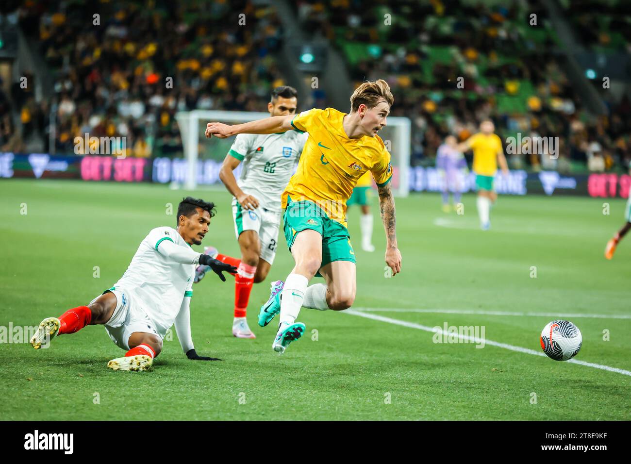 MELBOURNE, AUSTRALIA - 16 NOVEMBRE: L'australiano Connor Metcalfe durante la partita di qualificazione della Coppa del mondo FIFA 2026 tra Australia Socceroos e Bangla Foto Stock
