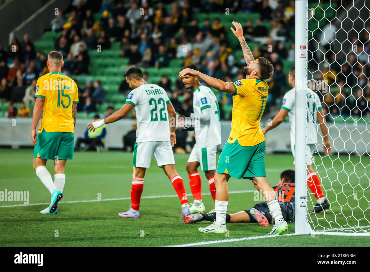 MELBOURNE, AUSTRALIA - 16 NOVEMBRE: L'australiano Brandon Borrello reagisce dopo un'assenza durante la partita di qualificazione della Coppa del mondo FIFA 2026 tra l'Australia Foto Stock