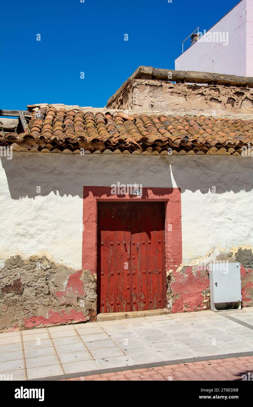 Vecchia porta di legno su una casa sull'isola Canaria di Gran Canaria in Spagna Foto Stock