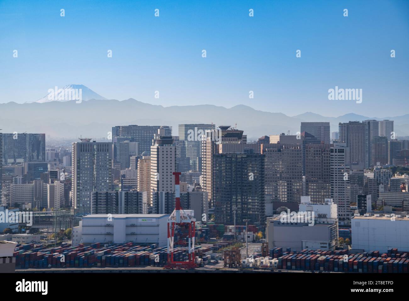 Vista di Tokyo con il Monte Fuji sullo sfondo Foto Stock