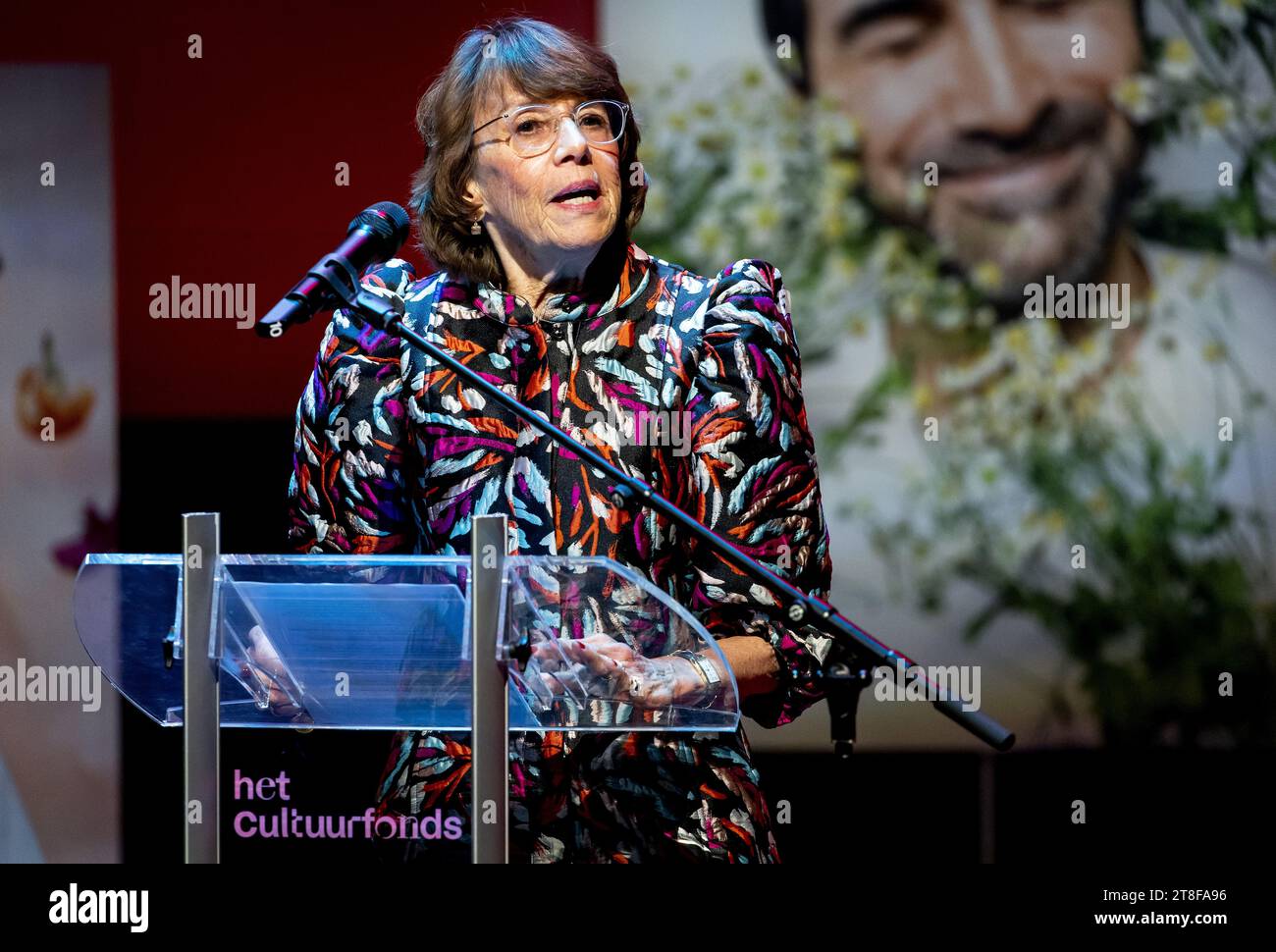 Rotterdam, Paesi Bassi. 20 novembre 2023. ROTTERDAM - Pauline Meurs, presidente del Consiglio di sorveglianza del Fondo culturale durante la presentazione del Premio Fondo culturale 2023 al Teatro Zuidplein per l'economia femminile. L'economia femminile riceve il premio perché, come autoproclamato "pacchetto teatrale", sono un ottimo esempio di come la cultura si connette. ANP KOEN VAN WEEL paesi bassi Out - belgio Out credito: ANP/Alamy Live News Foto Stock