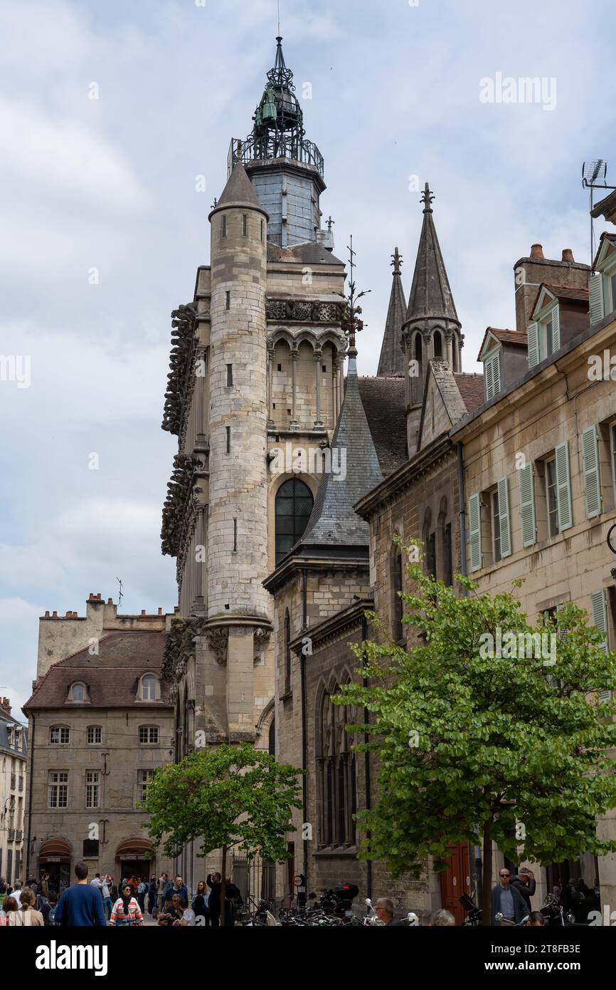 lavori in pietra in stile gotico su una chiesa Foto Stock