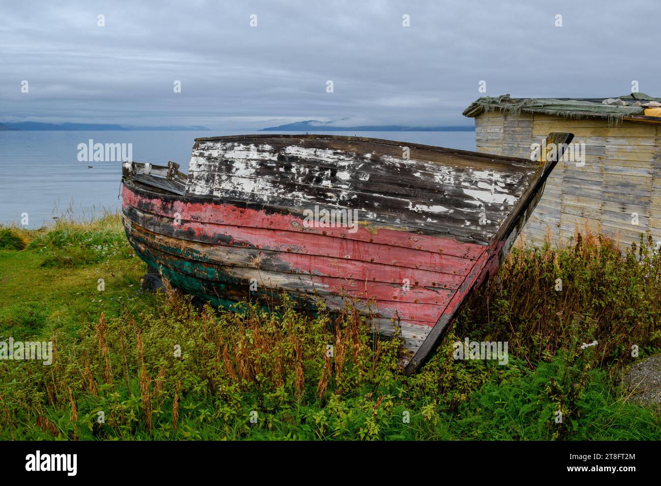 Vecchio peschereccio in alta, Finnmark, Norvegia Foto Stock