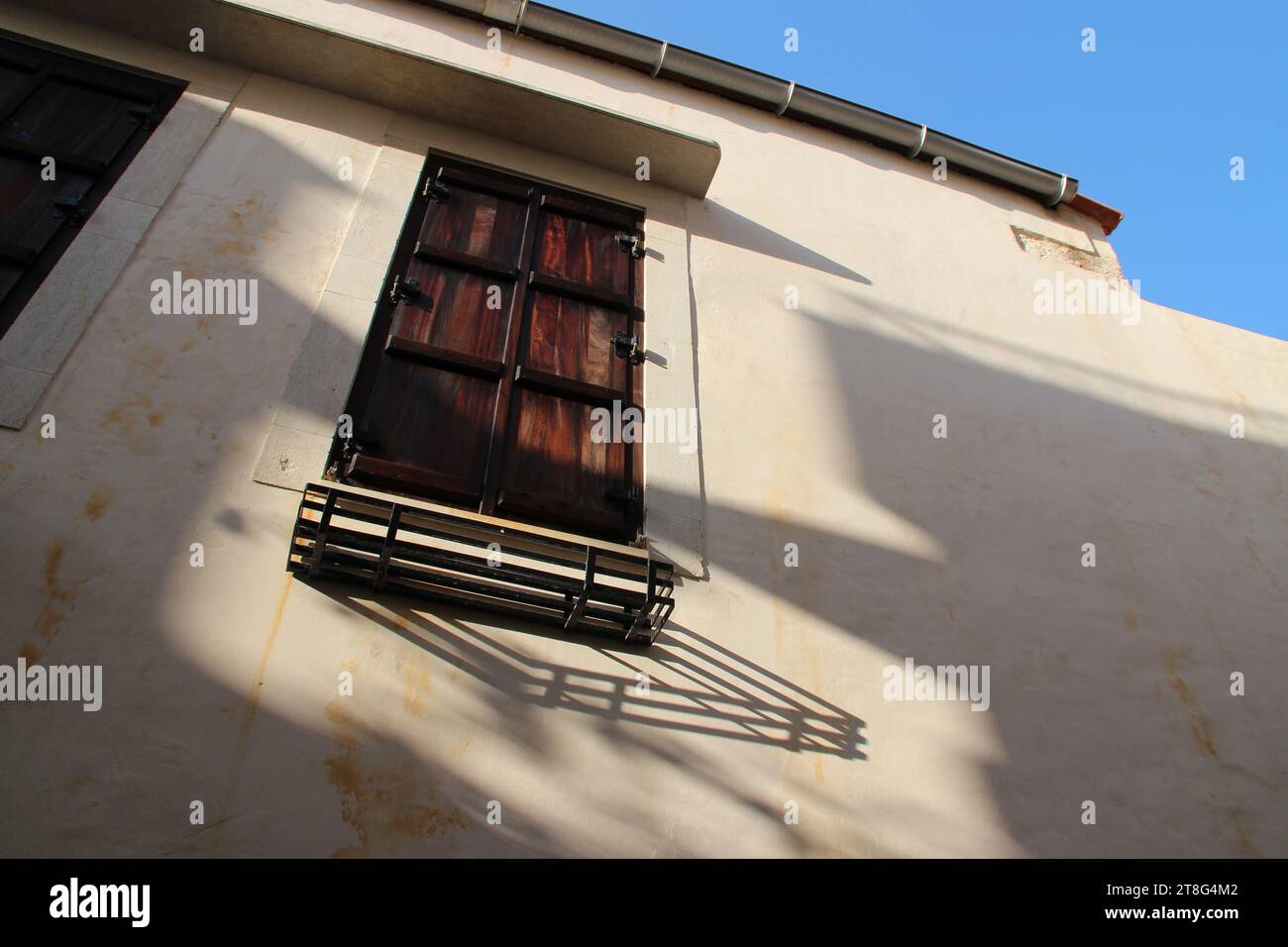 vecchia casa o edificio residenziale a rethymno a creta in grecia Foto Stock
