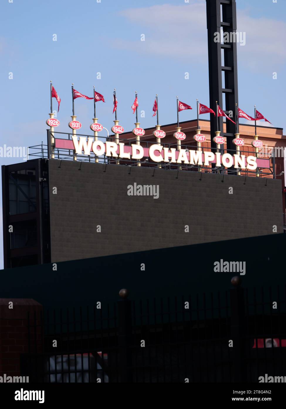 St Louis, Missouri - 21 giugno 2023: Cardinals Ballpark Village in Downtown STL Foto Stock