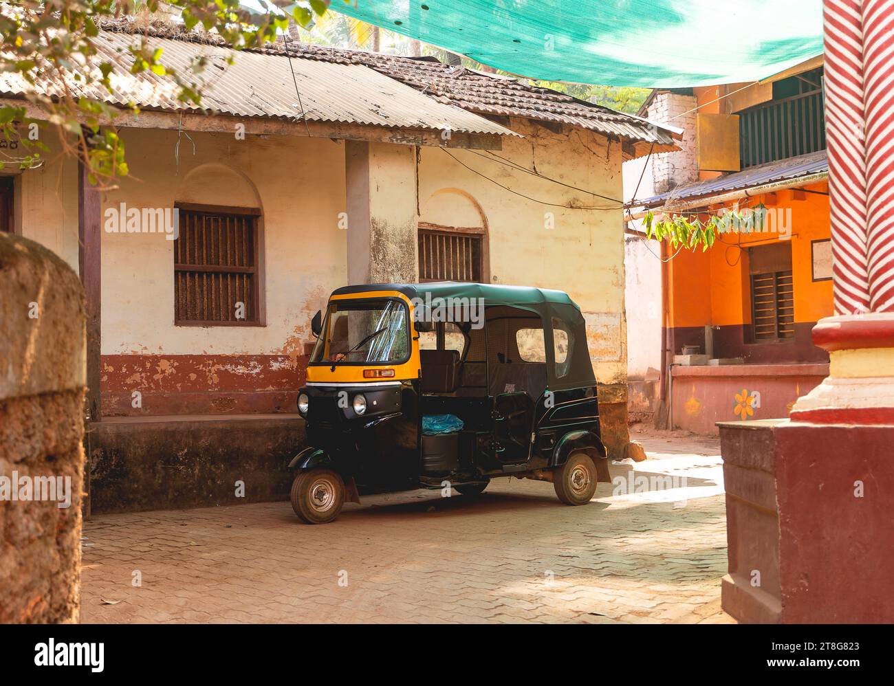 Tuk tuk indiano sulla strada di Gokarna, Karnataka Foto Stock
