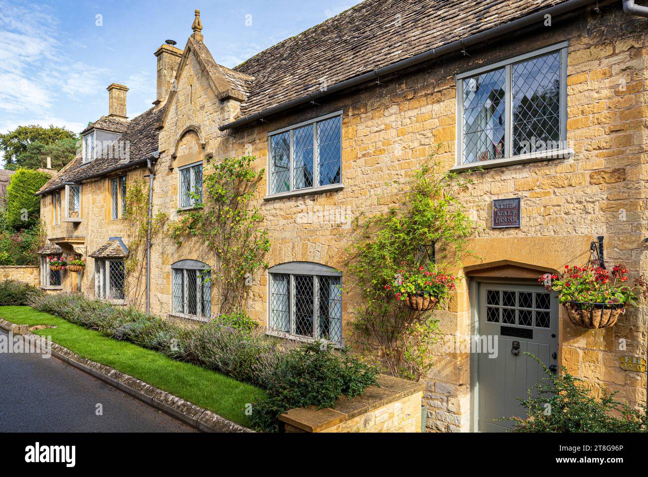 The Malt House (originariamente una casa e un malthouse del XVIII secolo) nel villaggio Cotswold di Broad Campden, Gloucestershire, Inghilterra Regno Unito Foto Stock