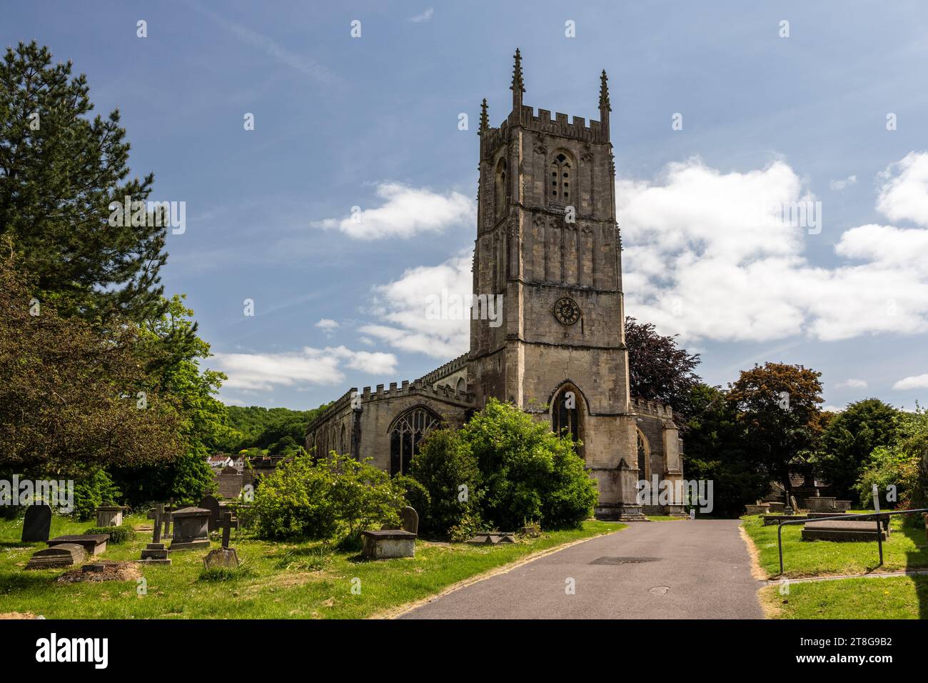 La tradizionale chiesa parrocchiale di St Mary the Virgin a Wotton-under-Edge, Gloucestershire. Foto Stock