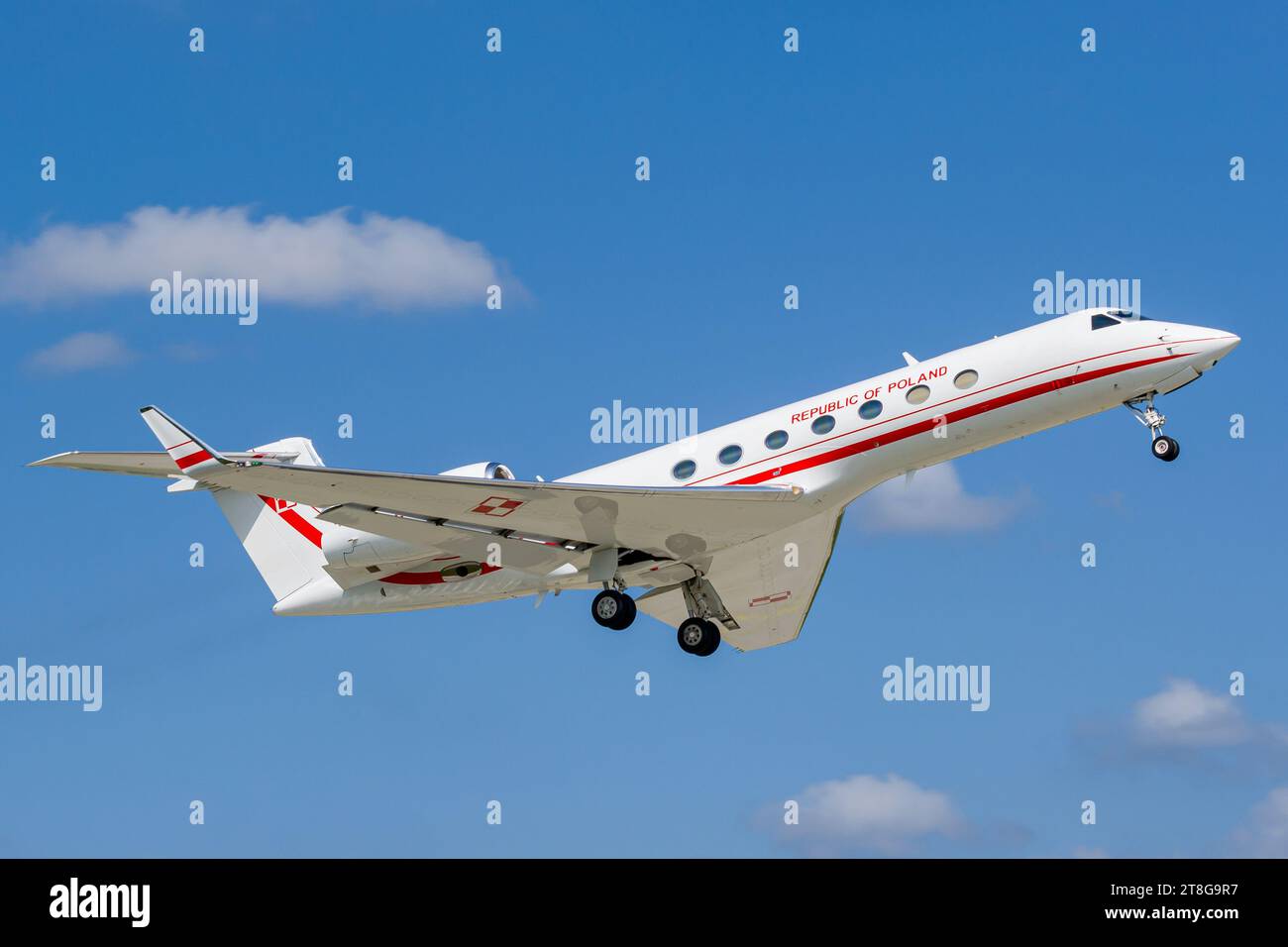 Volo VIP Gulfstream G550 del governo polacco in decollo da Leopoli Foto Stock