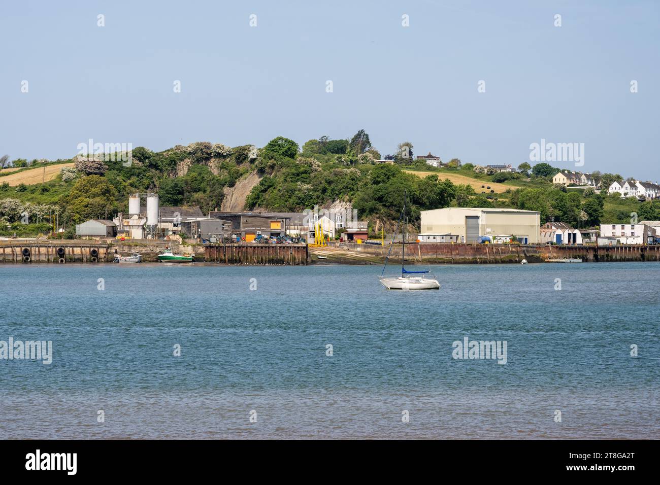 Edifici industriali come una banchina ad Appledore sull'estuario del fiume Torridge nel North Devon. Foto Stock