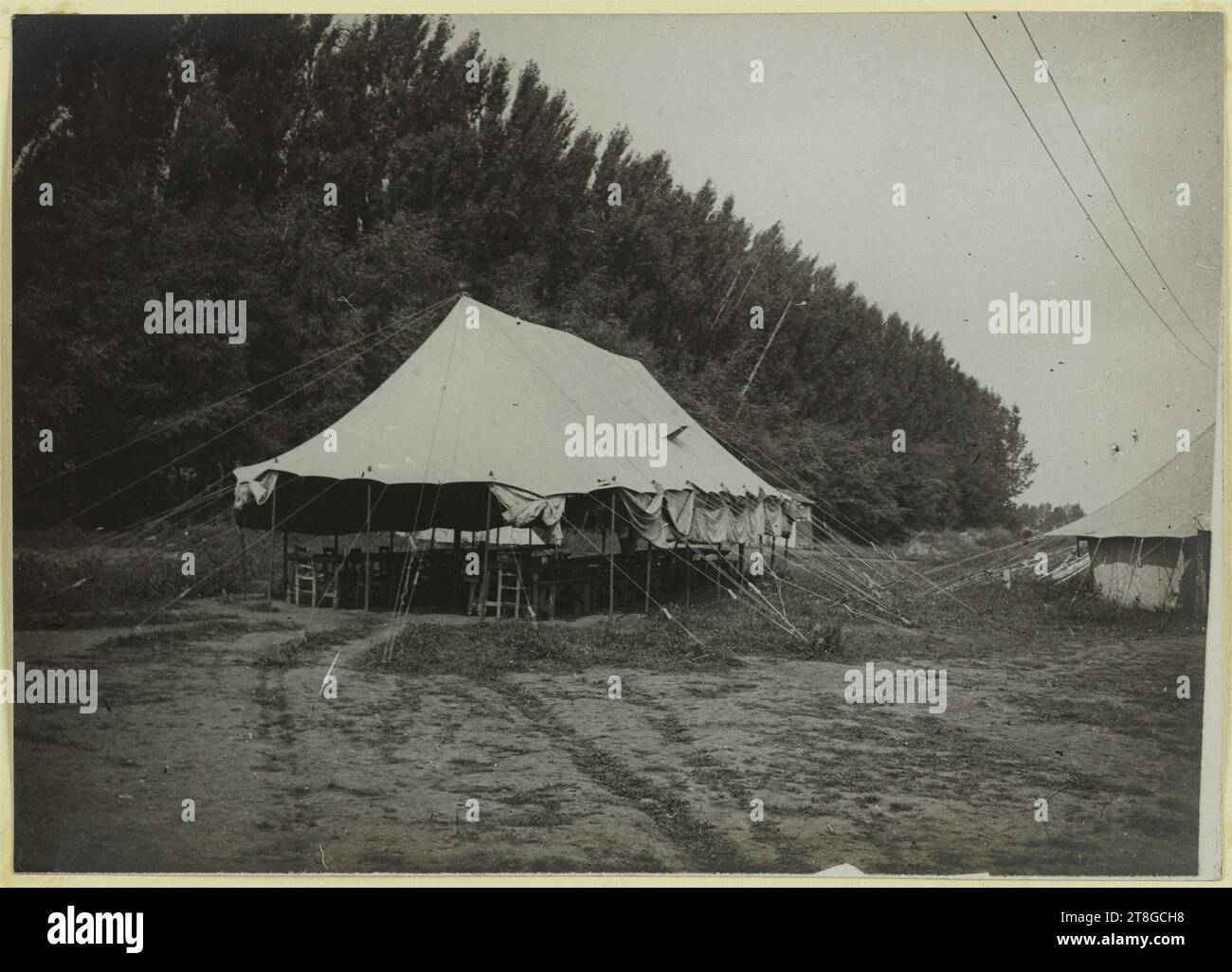Messa all'aperto presso il campo canadese: Tende per infermieri, fotografo, tra il 3-1916 e il 1918, i quarto del XX secolo, Fotografia, Fotografia, Saint-Cloud, dimensioni - lavoro: Altezza: 12,9 cm, larghezza: 18 cm Foto Stock