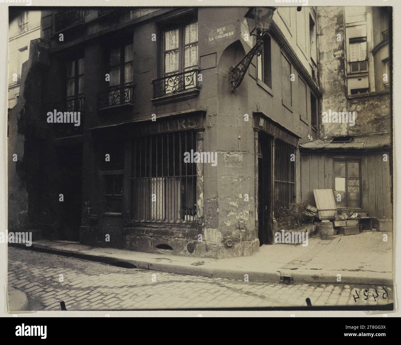 21, rue de la Colombe, 4° arrondissement, Parigi, Atget, Eugène (Jean Eugène Auguste Atget), fotografo, Fotografia, arti grafiche, stampa albumen, dimensioni - lavoro: altezza: 17,5 cm, larghezza: 22,4 cm Foto Stock