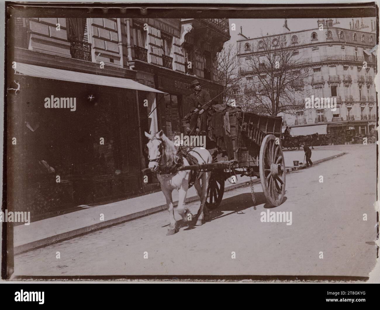 Carrozza trainata da cavalli, Parigi, fotografo amatoriale, XIX-XX secolo, Fotografia, arti grafiche, fotografia, stampa sviluppata in cloruro d'argento con gelatina, dimensioni - immagine:, altezza: 4,2 cm, larghezza: 5,8 cm, dimensioni - margine:, altezza: 4,4 cm, larghezza: 6 cm Foto Stock