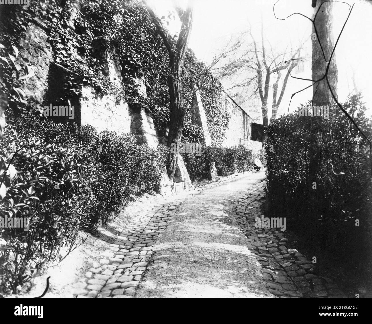 Ingresso al Parc Delessert, 33 rue Raynouard, 16° arrondissement, Parigi, Atget, Eugène (Jean Eugène Auguste Atget), fotografo, Fotografia, arti grafiche, stampa in albume, dimensioni - lavoro: altezza: 17,7 cm, larghezza: 22 cm Foto Stock