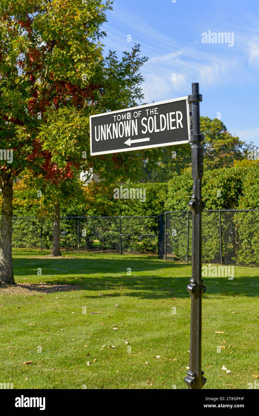 Indicazioni stradali per la tomba del Milite Ignoto presso il cimitero nazionale di Arlington in Virginia Foto Stock