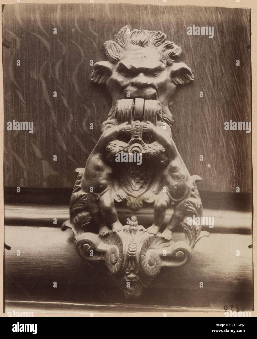 Hotel de beauvais petit, 7° arrondissement, Parigi, Atget, Eugène (Jean Eugène Auguste Atget), fotografo, Fotografia, arti grafiche, stampa albumen, dimensioni - lavoro: altezza: 21,9 cm, larghezza: 17,8 cm Foto Stock