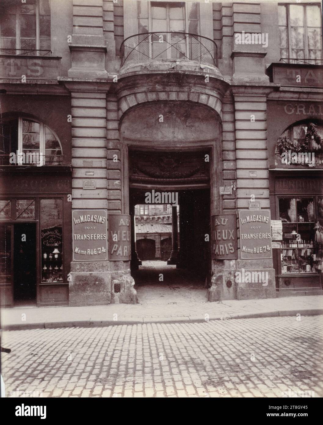 Porta dell'autobus dell'Hotel de Beauvais, 68 rue Franchis-Miron, 4° arrondissement, Parigi, Atget, Eugène (Jean Eugène Auguste Atget), fotografo, nel 1900, Fotografia, arti grafiche, fotografia, stampa in albume, dimensioni - lavoro: altezza: 21,4 cm, larghezza: 17,8 cm Foto Stock