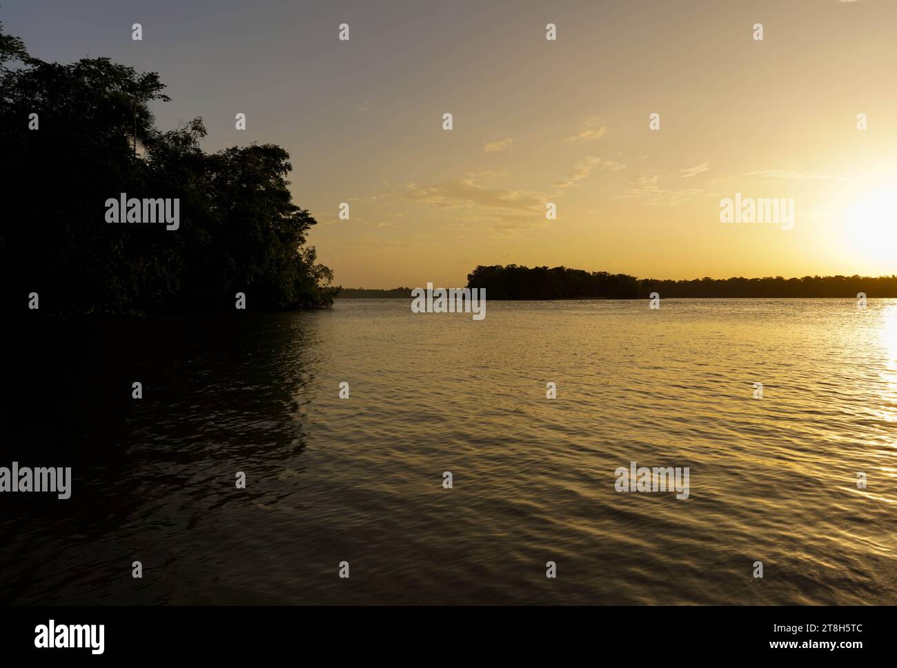 Tramonto sul fiume Maroni, Sud America Foto Stock