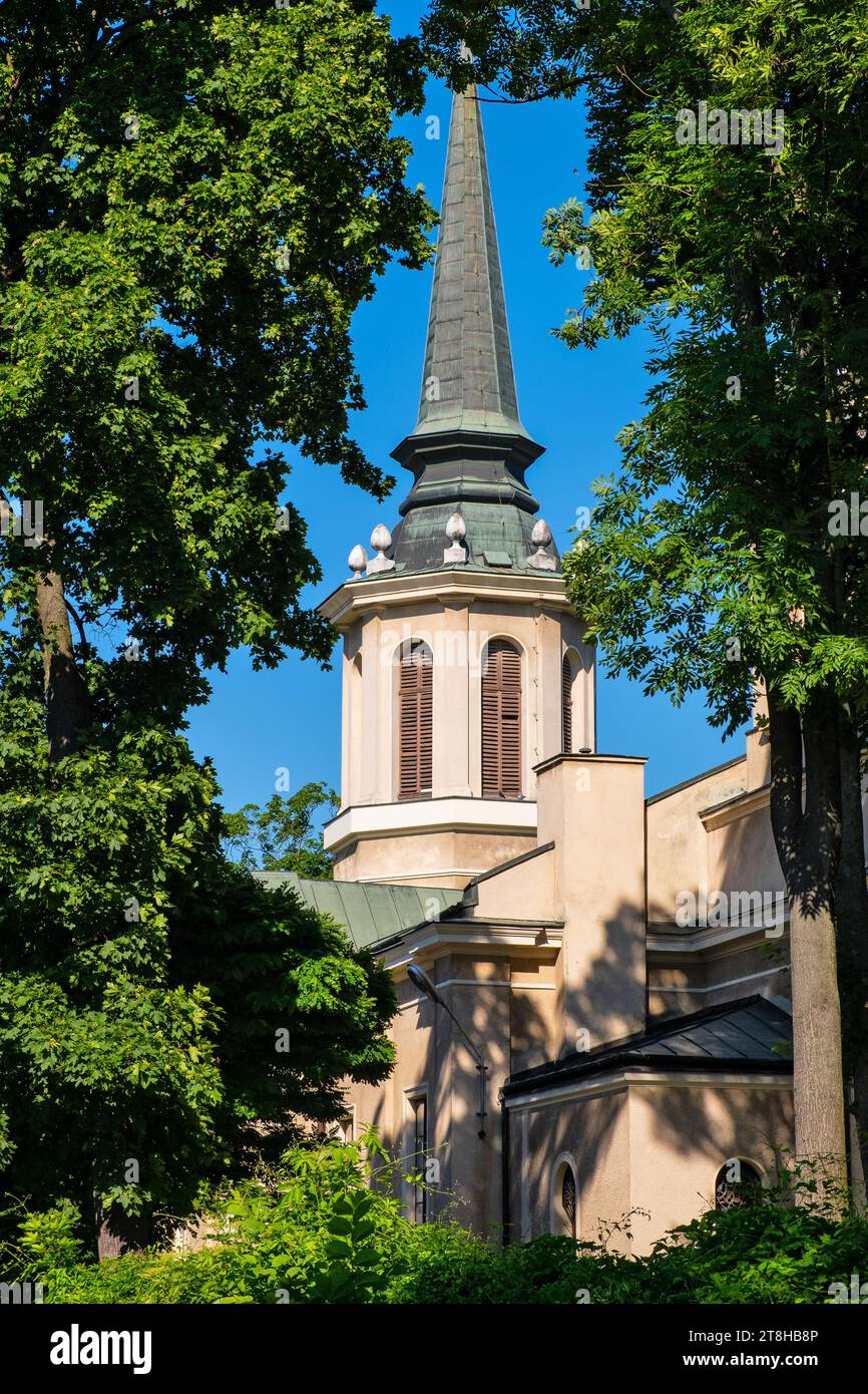 Varsavia, Polonia - 22 giugno 2021: Ascensione evangelica-Augusta della chiesa di Lord Luteran in via Pulawska e Piazza UNII nel quartiere di Mokotow Foto Stock