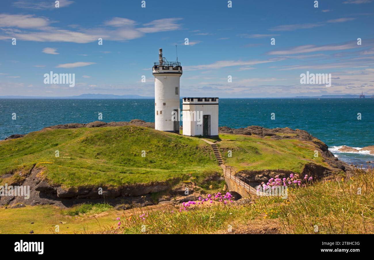 Elie Ness Lighthouse by the Firth of Forth, Fife, East Neuk, Scozia, Regno Unito, Regno Unito. Foto Stock
