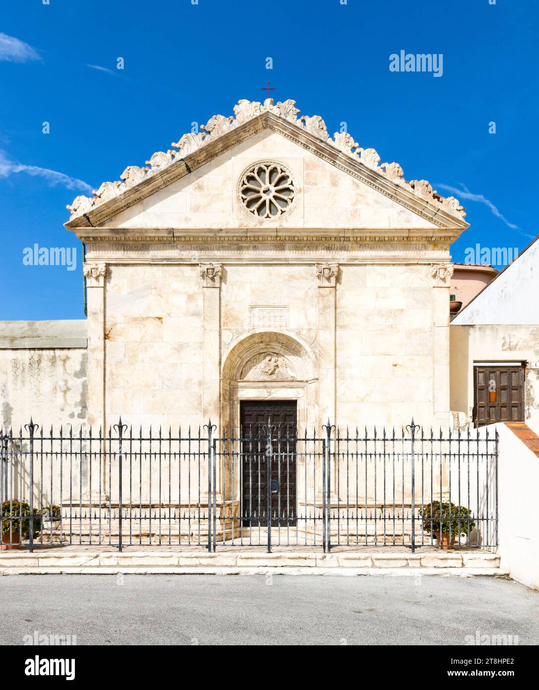 Facciata della Cappella della Cittadella, costruita tra il 1465 e il 1470, Piombino, Toscana, Italia Foto Stock