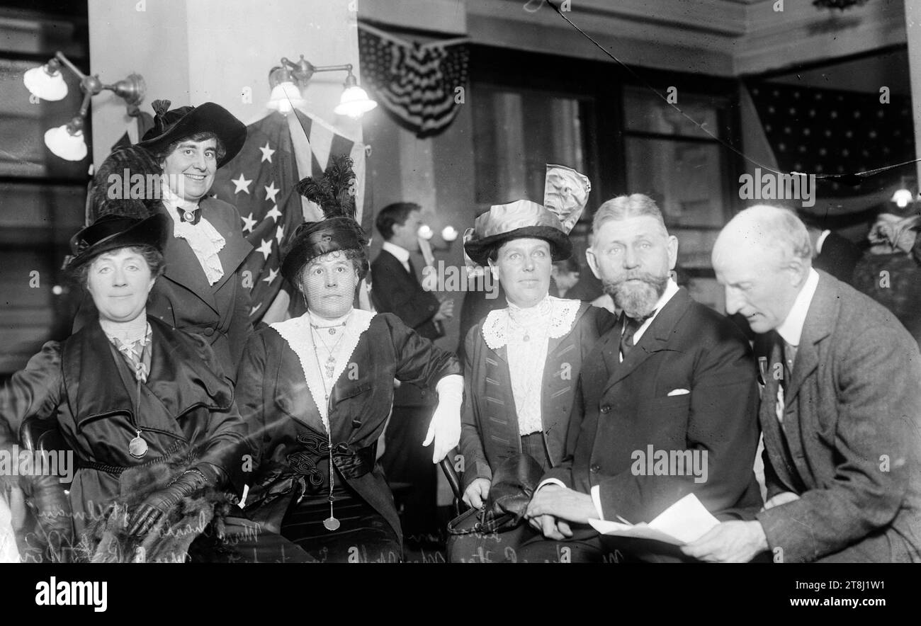 Charlotte Stillman, la signora E.R.L. Gould, la signora W. Eyre Lambert, la signora H.P. Davidson, George Kunz e WM. Fellowes Morgan Foto Stock