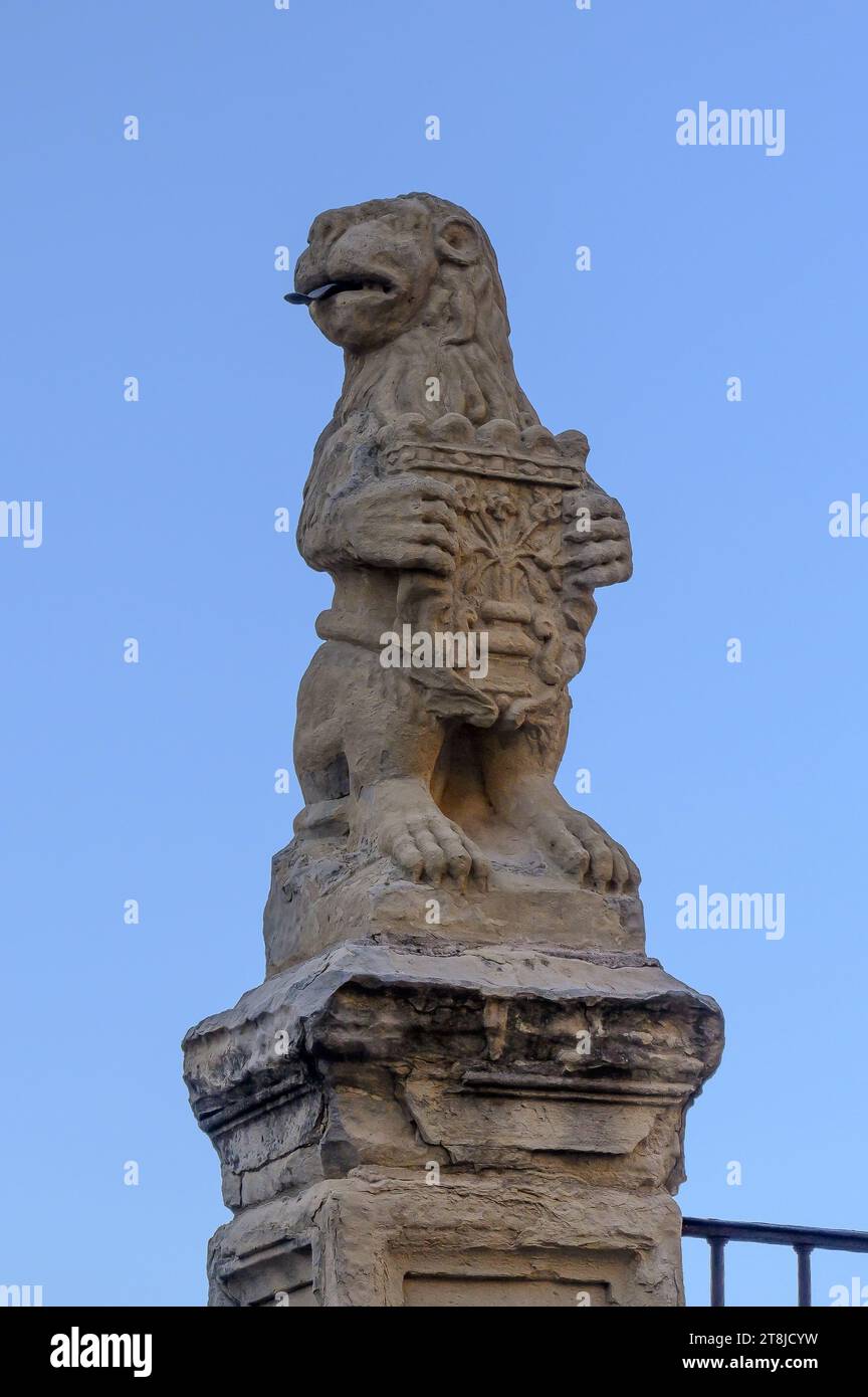 SEGOVIA, SPAGNA, antico gargoyle decorativo su antiche mura in pietra. Foto Stock