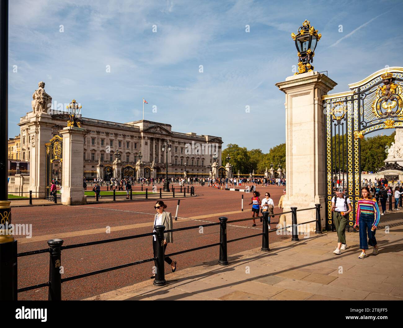 Londra, Regno Unito, 7 ottobre 2023: Buckingham Palace, residenza ufficiale dei sovrani del Regno Unito dal 1837. Foto Stock